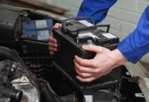 Bí kíp thay ắc quy ô tô "nhanh như chớp", tiết kiệm "tối đa"